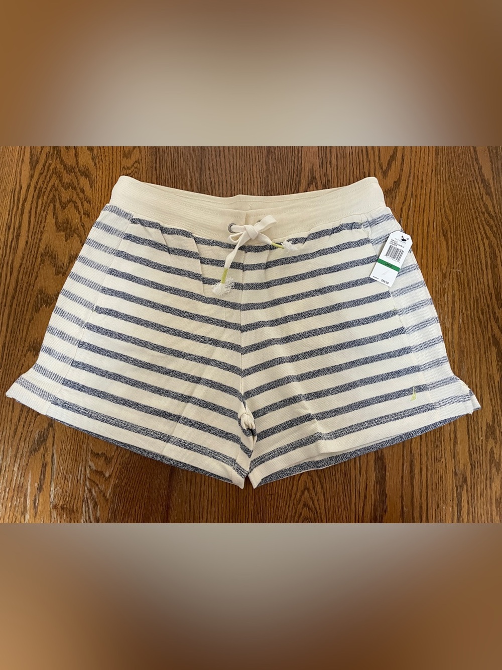 NAUTICA • SHORTS
Women • Size L • Brand new